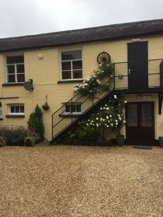 The Coach House At The Bull Inn Milton Keynes Exterior photo
