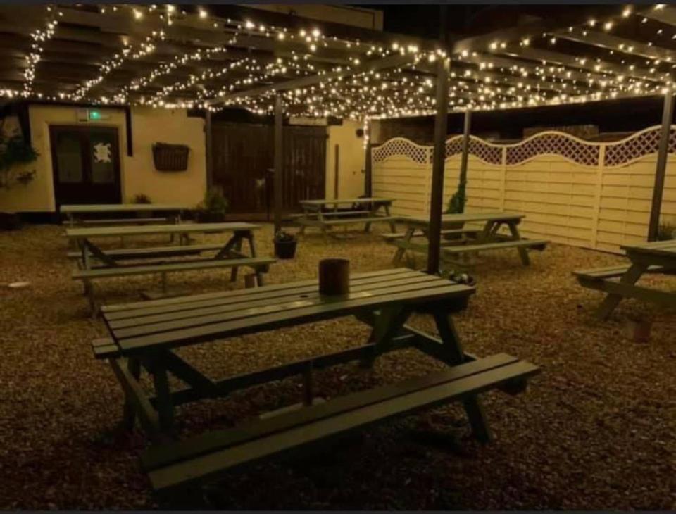 The Coach House At The Bull Inn Milton Keynes Exterior photo